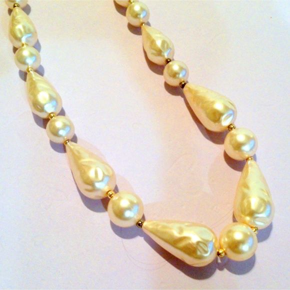 Vintage Faux Pearl Chunky Beaded Necklace - Picture 2 of 4